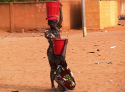 Die Hungerkatastrophe bahnt sich an. Lassen Sie uns gemeinsam etwas tun, um den Folgen entgegenzuwirken. Foto: humedica/Alina Kuffner und Manuela Kiechle