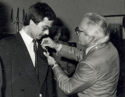 1980 bekommt der damals 26-jährige Wolfgang Groß den Verdienstorden der Republik Italien verliehen. Foto: Wolfgang Groß