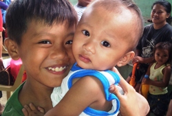 Mit bewegten Herzen und dem Wissen darum, dass die medizinische Versorgung auf Mindanao nun wieder von den einheimischen Medizinern bewältigt werden kann, kehrte das humedica-Team nach Deutschland zurück. Foto: humedica/Margret Müller