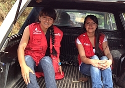 Rebecca mit ihrer besten brasilianischen Freundin Gabriela. Foto: humedica