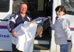 Der stolze Großpapa empfing seinen Enkelsohn und Halyna mit offenen Armen. Vergessen waren die Sorgen über die Zukunft. Foto: humedica