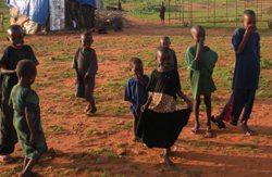 "Umso schöner daher die zahlreichen Momente, in denen man Menschen in Melkadida trotz ihres Elends lachen und sogar scherzen sieht." Foto: humedica/Heidi Zach