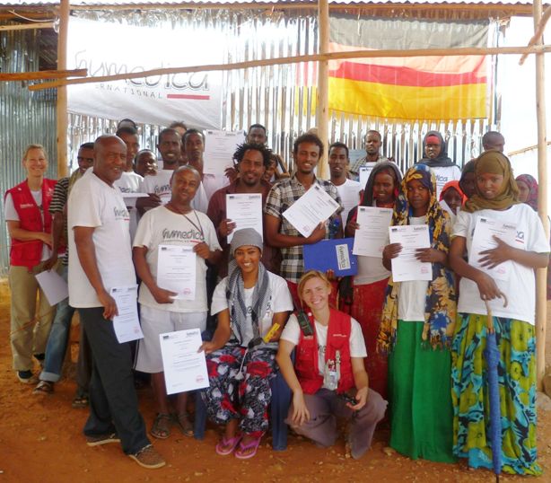 Auch die humedica-Einsatzkräfte erhielten eine spezielle Schulung zum Umgang mit hilfsbedürftigen Frauen und bekamen zum Abschluss ein Zertifikat überreicht. Foto: humedica/Thomas Adelsberger