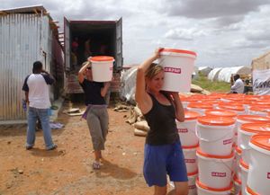 Die hochkalorische Suppe ist einfach zuzubereiten und ein wichtiger Faktor bei der Ernährung der Flüchtlinge. Foto: humedica