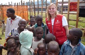 humedica-Mitarbeiterin Stefanie Huisgen war vor ihrer Abreise nach Uganda im Fußballfieber. Doch ihr Blickwinkel hat sich geändert. Foto: humedica/Heidi Nicklin