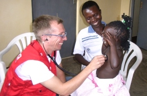 Dr. Matthias Bayer aus Gießen ist zum zweiten Mal mit humedica im Einsatz - eine für ihn dankbare Arbeit. Foto: humedica