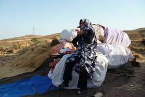 Überlebt, aber alles verloren: Tausende Bewohner von Dörfern rund um Täbris stehen vor dem Nichts. Foto: humedica/Margret Müller