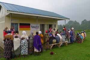 Das Gesundheitszentrum in Bunagana nimmt die Unterstützung durch die ehrenamtlichen humedica-Helfer dankend an. Foto: humedica/Florian Klinner
