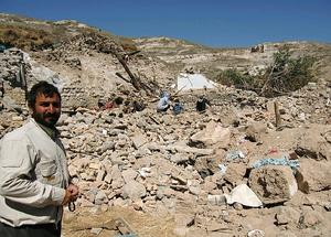 Trümmer tausender Existenzen bedeuten eine ungewisse Zukunft. Foto: humedica/Dieter Schmidt