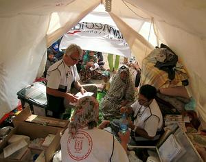 Behandeln unter schwierigen Bedingungen, dennoch sind die Menschen im Iran sehr dankbar und sehr gastfreundlich. Foto: humedica/Dieter Schmidt