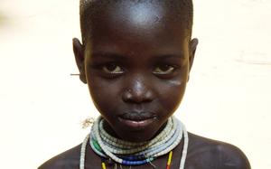 Die kleine Meki war eines der Kara-Mädchen, denen das humedica-Team medizinische Hilfe zuteil werden lassen konnte. Foto: humedica/Susanne Hausmann