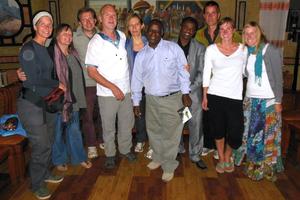 Dr. Johannes Höß (3. v. r.) war von seinen Teammitgliedern im Gefängniseinsatz in Äthiopien so begeistert, dass er seine gewonnenen Erkenntnisse gerne mit Ihnen und zukünftigen Einsatzkräften teilen möchte. Foto: humedica