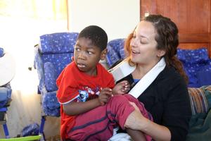 In Spalkes Zentrum Sibongile finden Kinder mit zelebraler Kinderlähmung und anderen Behinderungen ein liebevolles Zuhause. Foto: humedica