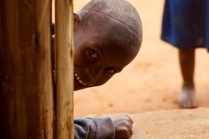 Ohne Schmerzen lässt es sich sehr viel leichter lachen. Foto: humedica/Enoxi Sureka