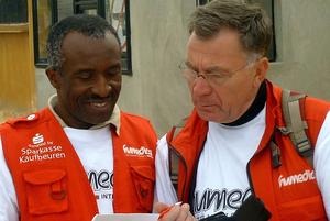 Klaus Ruhrmann (rechts) und Koordinator Patrick Khamadi waren Teil des humedica-Ersteinsatzteam. Foto: humedica