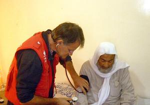 Internist Dr. Markus Hohlweck (Bonn) bestätigte nach seiner Rückkehr den Bedarf an Decken. Foto: humedica/Patrick Khamadi