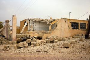 In zerbombten Häusern wie diesen sind zehntausende Menschen im Norden Syriens mit eiskalten Temperaturen konfrontiert. Foto: humedica/Patrick Khamadi