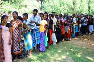 Sachbearbeiter und Koordinator Raphael Marcus durfte mit eigenen Augen sehen und selber erfahren, wie die Hilfe bei den Menschen in Sri Lanka ankam und Veränderungen schaffte. Foto: humedica/Raphael Marcus