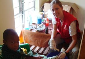 Die junge Murab zeigte Mut und Tapferkeit in einer Situation, in der Verzweiflung weniger überraschend wäre - beeindruckend für die Medizinstudentin Lynn Peters. Foto: humedica