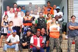 In der Not packen alle gemeinsam an und erreichen im Team Viel. Foto: humedica