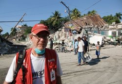 Eine Stadt lag in Trümmern, und mit ihr die Lebensgrundlage von mehr als einer Millionen Menschen. Foto: humedica