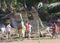 Viele der betroffenen Menschen versuchen zu retten, was noch zu retten ist. Foto: humedica/Peter Pilz