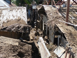 In den am stärksten betroffenen Städten Cagayan de Oro und Iligan, beide im Nordwesten der Insel Mindanao gelegen, mussten zehntausende Menschen in Notunterkünften unterkommen, nachdem Überschwemmungen und Schlammlawinen Verwüstung und Zerstörung angerichtet hatten. Foto: humedica/Peter Pilz