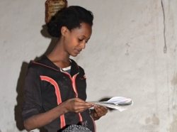 Im Alter von nur 14 Jahren hat Elefenesh in einem bewegenden und nachdenklich stimmenden Gedicht zum Ausdruck gebracht, worauf es im Leben ankommt. Foto: humedica/Ruth Bücker