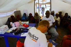 Bis zu 100 Menschen behandeln die humedica-Kräfte in Äthiopien pro Tag. Foto: humedica/Raphael Marcus