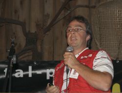 Der ergreifende Erfahrungsbericht von Dr. Rainer Berendes machte deutlich, zu welchem Zweck sich die Gäste an diesem Abend eingefunden hatten. Foto: humedica