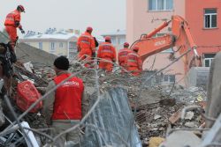 Ungeheuere Zerstörung, die tief in die Herzen der Menschen in Ercis trifft. Foto: humedica/Ruth Bücker