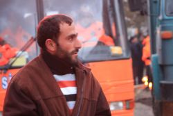 Hoffen auf ein Wunder. Oftmals die letzte Hoffnung für Angehörige in Ercis. Foto: humedica/Ruth Bücker