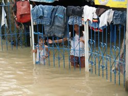 Aufgrund des Zusammenspiels diverser Umstände nehmen die Fluten auf den Philippinen die schlimmsten Ausmaße seit 40 Jahren an. Foto: humedica/Dieter Schmidt