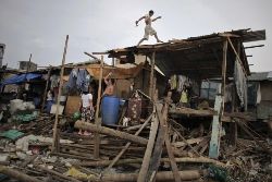 Gleich zwei Taifunen hatten die wenigsten der Hütten etwas entgegenzusetzen. Foto: REUTERS/John Javellana