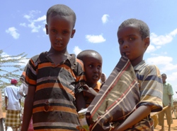 Die ersten vier Wochen der geleisteten Hilfe sind nur die ersten Schritte eines insgesamt noch lang andauernden Weges. Danke für Ihre Unterstützung. Foto: humedica/Florian Klinner