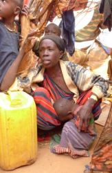 Geschwächt und krank von Hunger und Strapazen erreichen die Flüchtlinge die Camps um Dolo. Foto: humedica/Judith Kühl