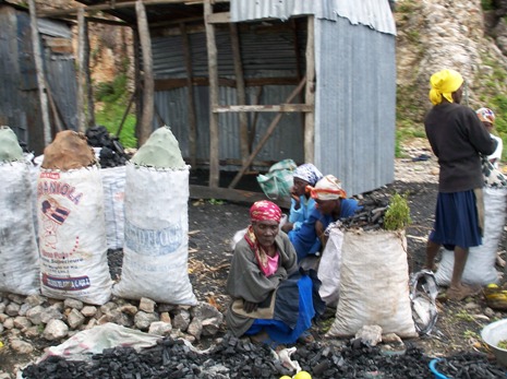 Die ohnehin armen Bevölkerungsschichten werden von Naturkatastrophen stets am stärksten betroffen. Helfen Sie uns dabei, den Menschen in ihrer Not beizustehen. Vielen Dank! Foto: humedica