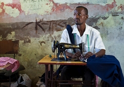 Auf seinen Fotografien bildet Grabka die Realität in Haiti ab, wie sie sich ihm nach dem Erdbeben des vergangenen Jahres zeigte. Foto: Thomas Grabka/grabka-fotografie.de