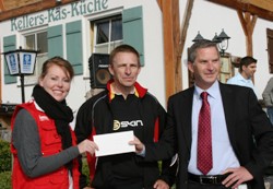 Die ersten 1000 Kilometer unterstützt Heinz Allgaiers ehemaliger Arbeitgeber Endress+Hauser Wetzer GmbH+Co. KG mit einem Beitrag von eintausend Euro. Foto: humedica/Daria Napieraj