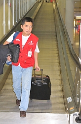 Rückkehr von einem bewegenden Einsatz im eigenen Heimatland: Der Wahl-Ulmer Satoshi Machii ist sicher zurück in Deutschland. Foto: humedica/Stefan Herla