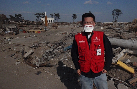 Traurige Szenarien in den zerstörten Regionen der eigenen Heimat: Satoshi Machii engagiert sich stark für die Betroffenen in Japan. Foto: humedica
