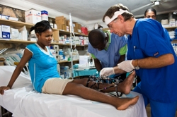 Klaus Ruhrmann bei seinem zweiten von insgesamt drei Einsätzen in Haiti. Foto: Thomas Grabka (grabka-fotografie.de)