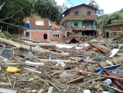 Die Erdrutsche hinterließen nicht nur verheerende Zerstörungen. Tausende Menschen verloren ihr gesamtes Hab und Gut. Schlimmer noch: viele von ihnen verloren Familienangehörige. Foto: humedica/Katrin Hoffmann