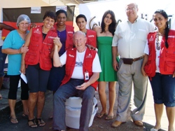 Das Team der Kindertagesstätte von humedica Brasil um Volker Domres. Foto: humedica