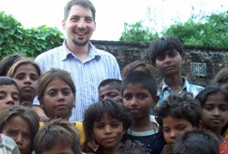 Rettungsassistent und Medizinstudent Matthias Völkner arbeitete vier Wochen ohne Bezahlung in Indien. Foto: humedica