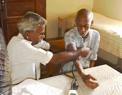 Medizinische Versorgung der Bevölkerung ist einer der vielfältigen Arbeitszweige von humedica in Sri Lanka. Foto: humedica