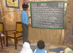 Bis zu 1000 Kinder werden an verschiedenen Orten dank unserer gemeinsamen Hilfe unterrichtet und bekommen eine gesicherte Mahlzeit. Foto: humedica/Wolfgang Groß