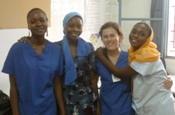 Anstatt die freien Sommermonate zu genießen, brach Zarah Falkenberg in den Niger auf, um mit dem lokalen humedica-Team in der Klinik zu arbeiten. Foto: humedica