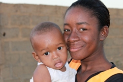 Ob Geburtshilfe, medizinische Betreuung während der Schwangerschaft, allgemeine medizinische Behandlung oder Aufklärungs- und Trainingsmaßnahmen: die Patientinnen merken, dass in der humedica-Klinik für sie gesorgt wird. Foto: humedica/Lukas Witzig