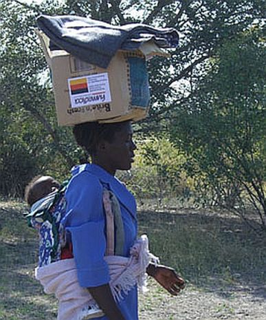 Die ausgegebenen Hilfsgüter sind eine immense Erleichterung im Alltag der Betroffenen. Foto: humedica/Maren Kuchler